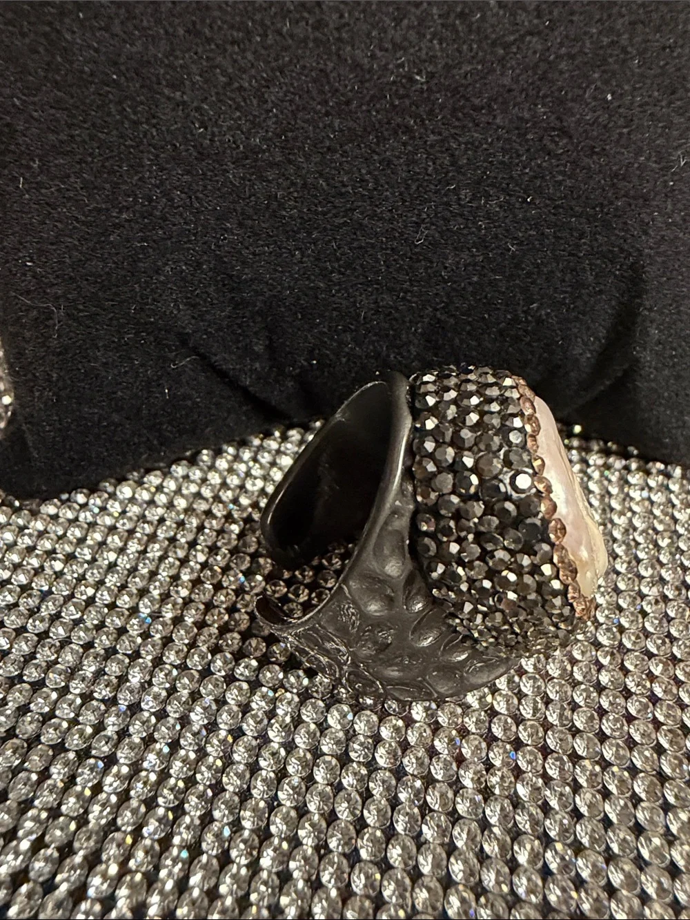 N/A bold black